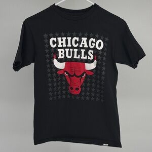 NBA U youth Chicago Bulls black short sleeve t-shirt size M.